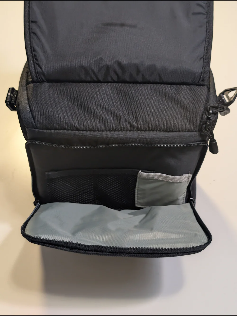 NWT Lowepro Mirrorless Camera Bag Weatherproof Shoulder Case for Sony Alpha Cano